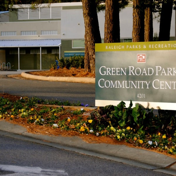 Community road. Озеленение дорог в городе. Community road. Community road. Хайленд-парке, челмсфорд фото.