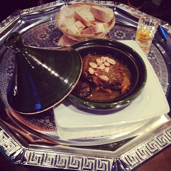 2/19/2014 tarihinde Restaurant MOZOziyaretçi tarafından Restaurant MOZO'de çekilen fotoğraf