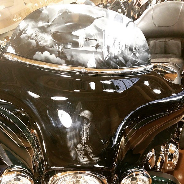 Foto tirada no(a) Black Hills Harley-Davidson por Wolf H. em 3/7/2015