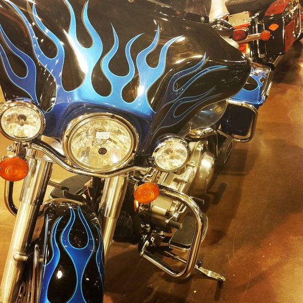 8/25/2015에 Wolf H.님이 Black Hills Harley-Davidson에서 찍은 사진