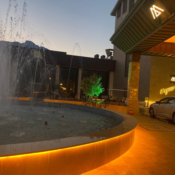 Foto diambil di Amara Luxury Resort &amp; Villas oleh Mehmet Ş. pada 7/16/2023