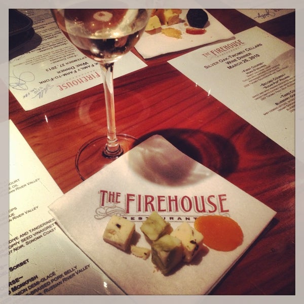 Foto scattata a The Firehouse Restaurant da kW il 12/11/2013