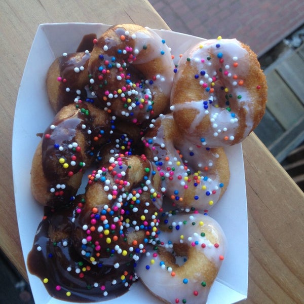 Photo prise au Danny&#39;s Mini Donuts par kW le3/24/2013