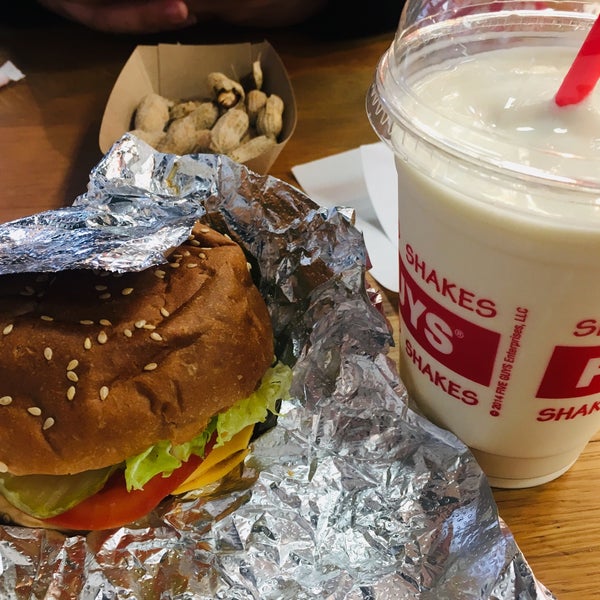 Photo taken at Five Guys by Hyejeong S. on 11/9/2018