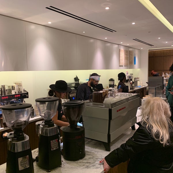 Photo taken at Blue Bottle Coffee by Basil on 12/7/2019