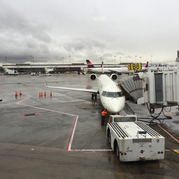 12/22/2014 tarihinde Jeffziyaretçi tarafından Salt Lake City Uluslararası Havalimanı (SLC)'de çekilen fotoğraf