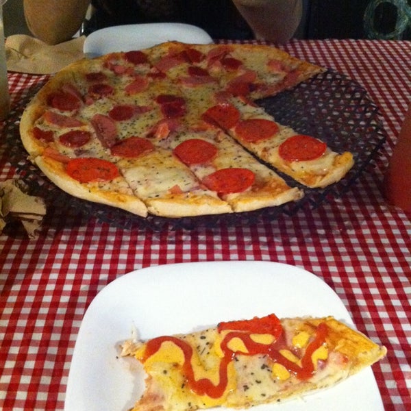 Photo taken at Pizza ilimitada by Lizbeth R. on 9/4/2014