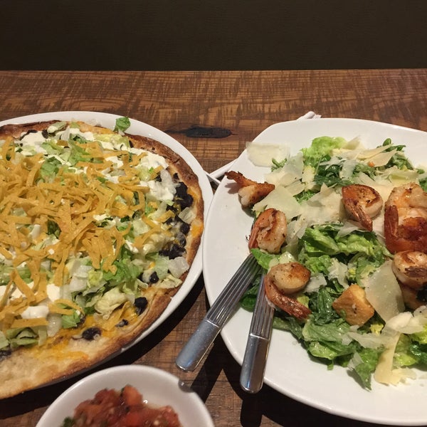 Снимок сделан в California Pizza Kitchen пользователем Alesya L. 12/30/2016