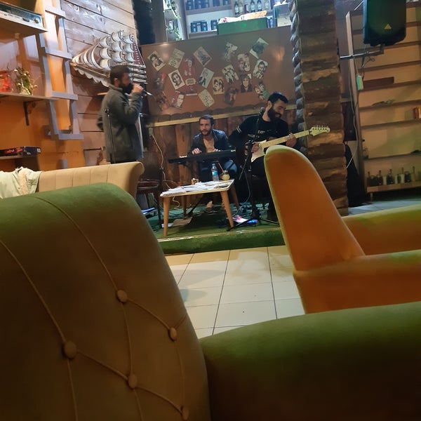 รูปภาพถ่ายที่ Geyik Cafe&amp;Nargile โดย ErGüven U. เมื่อ 10/23/2019
