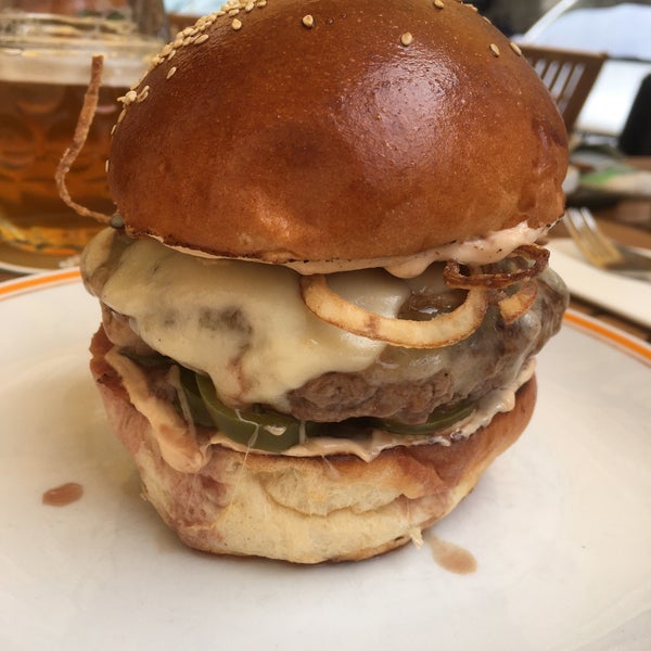 Foto scattata a Dish fine burger bistro da Ondrej H. il 7/15/2020
