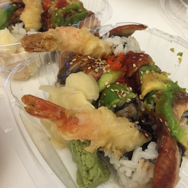 Photo prise au Yuubi Japanese Restaurant par Melissa D. le10/5/2015