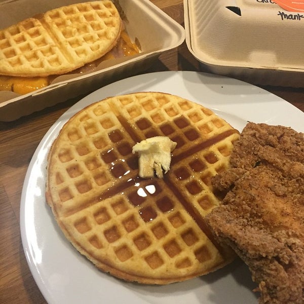 12/6/2014에 Melissa D.님이 Butter And Zeus Waffle Sandwiches에서 찍은 사진