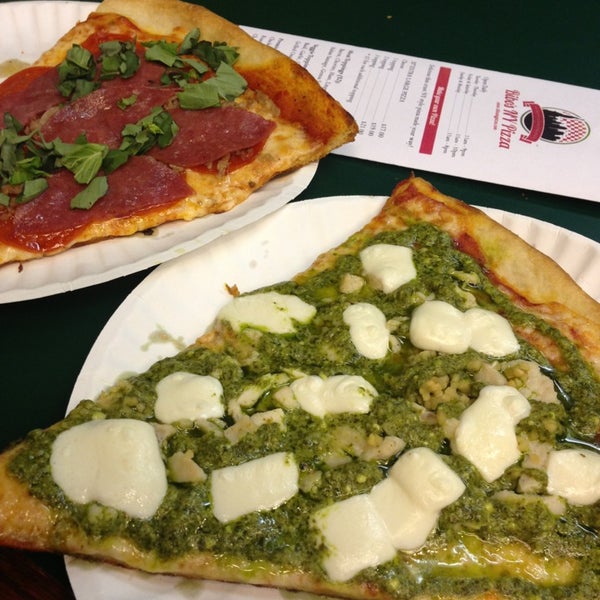 Das Foto wurde bei Bibo&#39;s NY Pizza von Melissa D. am 4/16/2013 aufgenommen