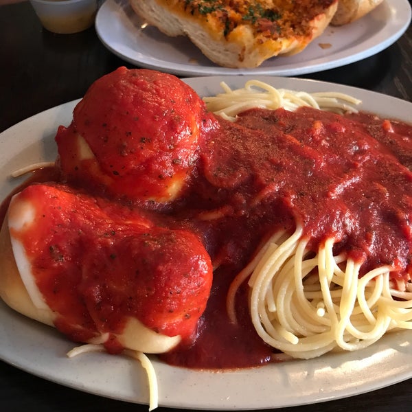Снимок сделан в Lechuga&#39;s Italian Restaurant пользователем Melissa D. 7/7/2017