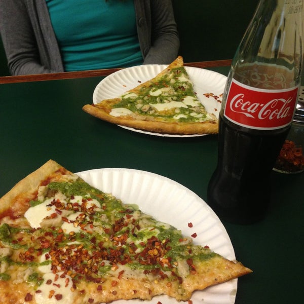 Das Foto wurde bei Bibo&#39;s NY Pizza von Melissa D. am 4/21/2013 aufgenommen