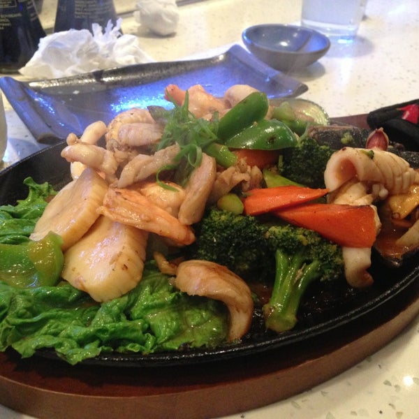รูปภาพถ่ายที่ Yuubi Japanese Restaurant โดย Melissa D. เมื่อ 2/28/2013