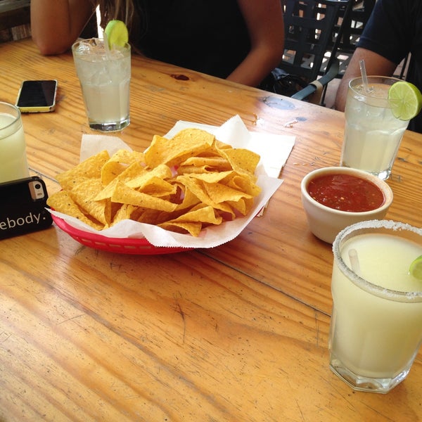Good spot for drinks and snacks after work. Amazing Margaritas and the nachos on point.