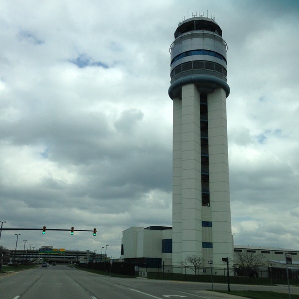 Foto tomada en John Glenn Columbus International Airport (CMH)  por Dan H. el 4/13/2013