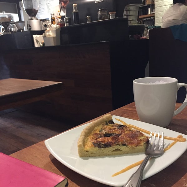 10/11/2016 tarihinde Roxana A.ziyaretçi tarafından Café B'de çekilen fotoğraf