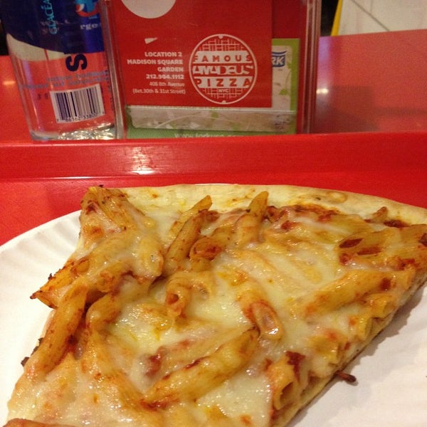 10/20/2014에 Waddie G.님이 Famous Amadeus Pizza에서 찍은 사진
