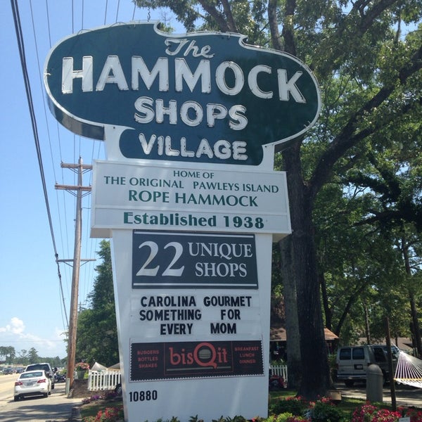 Foto tirada no(a) Hammock Shops Village por Lauren C. em 5/13/2014