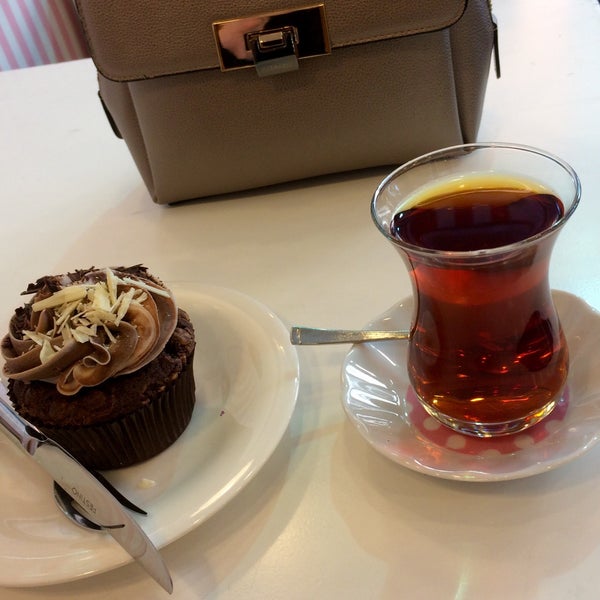 Photo taken at Very Cupcake Bahçelievler by Begüm T. on 2/2/2017