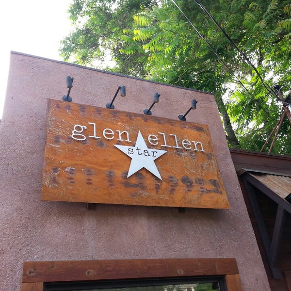 Foto tirada no(a) Glen Ellen Star por Lisa R. em 5/12/2013