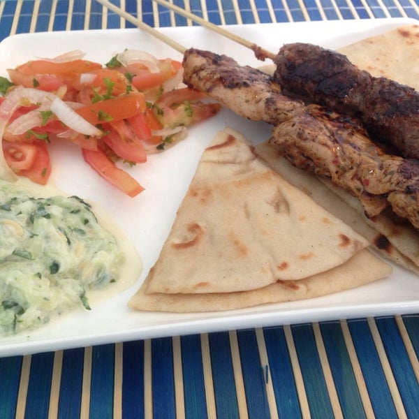 Das Foto wurde bei Blé - Real Greek food von Norman P. am 8/6/2014 aufgenommen
