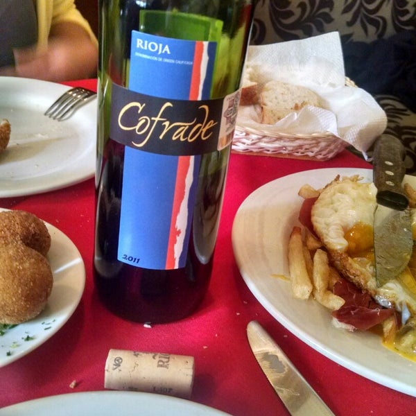Photo taken at Restaurante La Finca Española by Gill F. on 12/16/2014