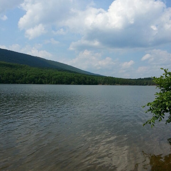 Foto scattata a Rocky Gap Casino Resort da Jamie G. il 6/13/2014