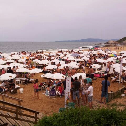 รูปภาพถ่ายที่ Sky Beach Club โดย Caio L. เมื่อ 2/9/2013