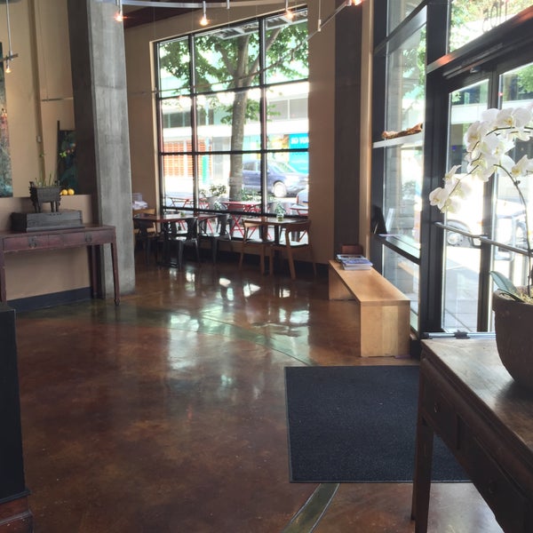 รูปภาพถ่ายที่ Seres Restaurant &amp; Bar โดย Cheng Q. เมื่อ 8/15/2015