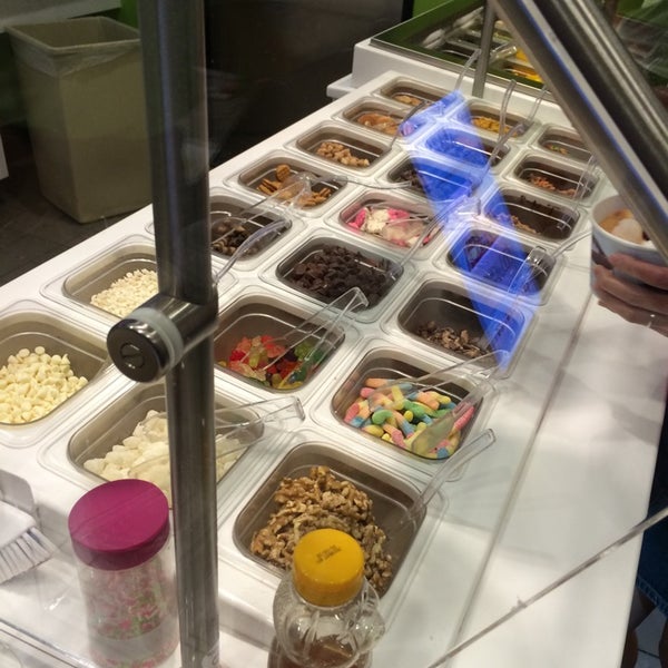 Yogurtland Frozen Yogurt Shop in Irvine