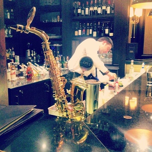 Foto tomada en BRASS Restaurant &amp; Bar  por Ş.Çınar Ö. el 2/22/2013