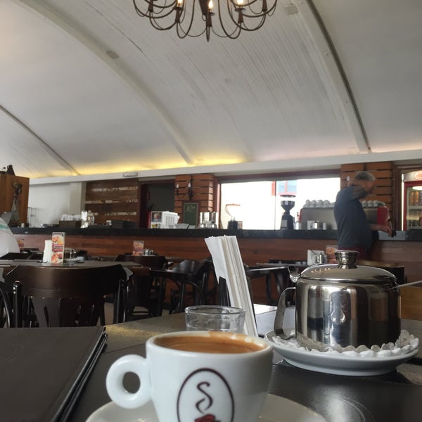 5/11/2016 tarihinde Fatima L.ziyaretçi tarafından Sá Rosa Café'de çekilen fotoğraf