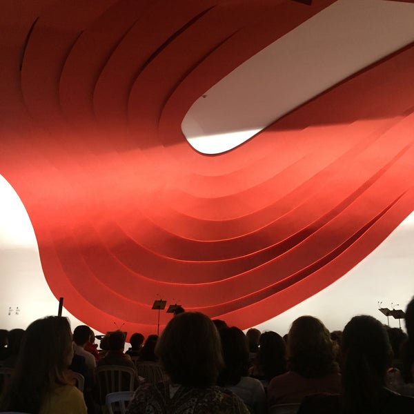 Foto diambil di Auditório Ibirapuera Oscar Niemeyer oleh Fatima L. pada 6/2/2018