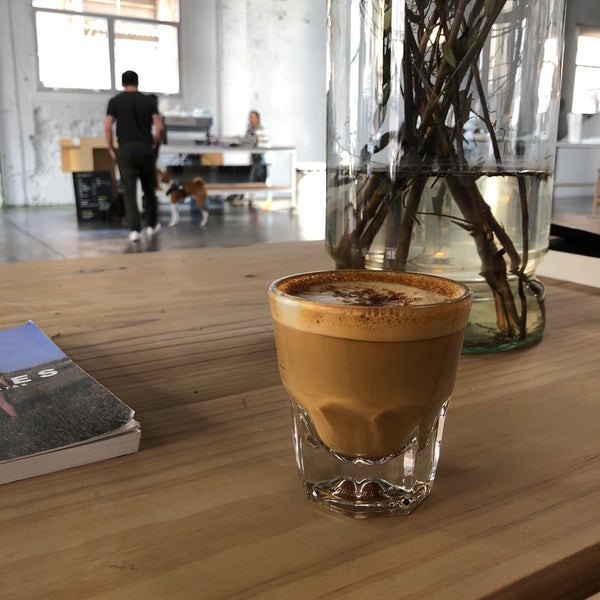 Das Foto wurde bei SKYE Coffee Co. von Даниел П. am 5/10/2018 aufgenommen