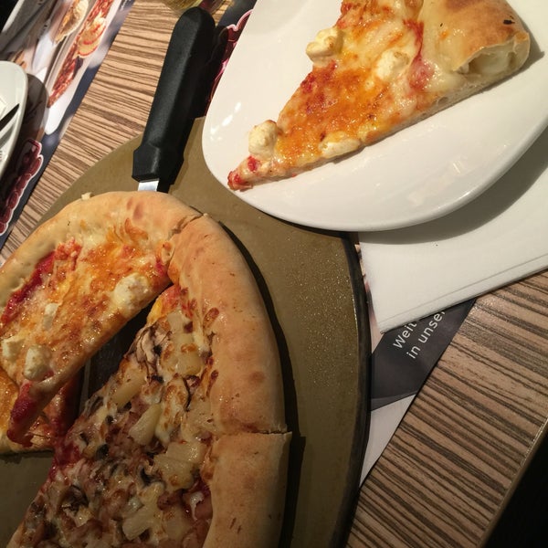 Photo taken at Pizza Hut by Günay Ö. on 5/14/2016