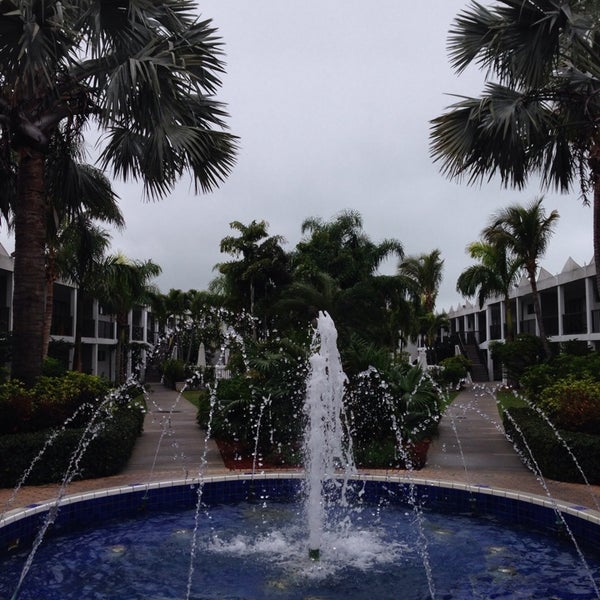 2/8/2014 tarihinde Nick M.ziyaretçi tarafından The Beachcomber Beach Resort Hotel'de çekilen fotoğraf