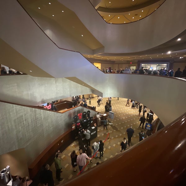 รูปภาพถ่ายที่ Dolby Theatre โดย Dianna N. เมื่อ 4/16/2022