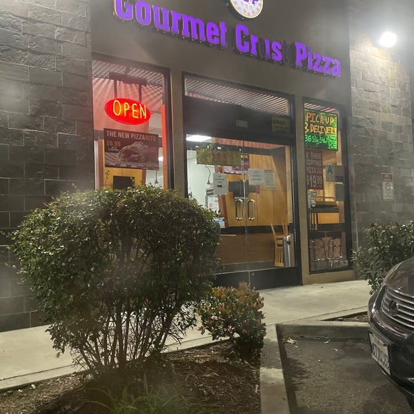 Gourmet Crust Pizza 28 visitors