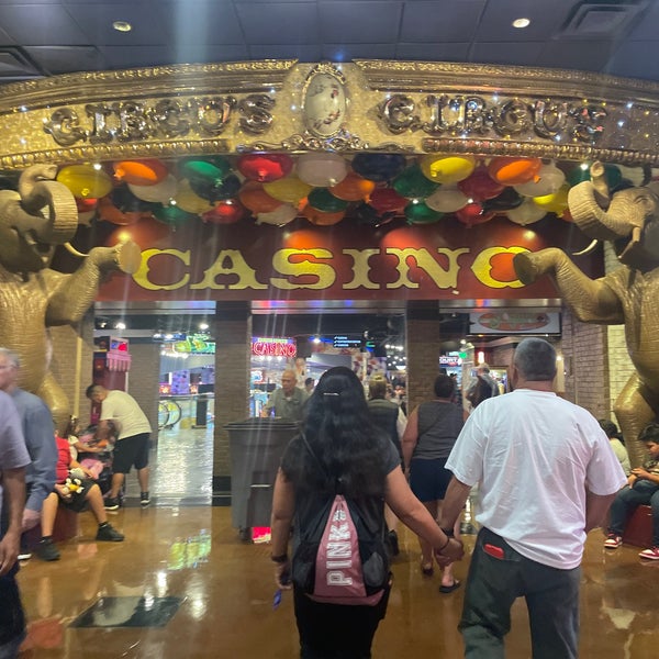 Foto diambil di Silver Legacy Resort Casino oleh Dianna N. pada 9/4/2022