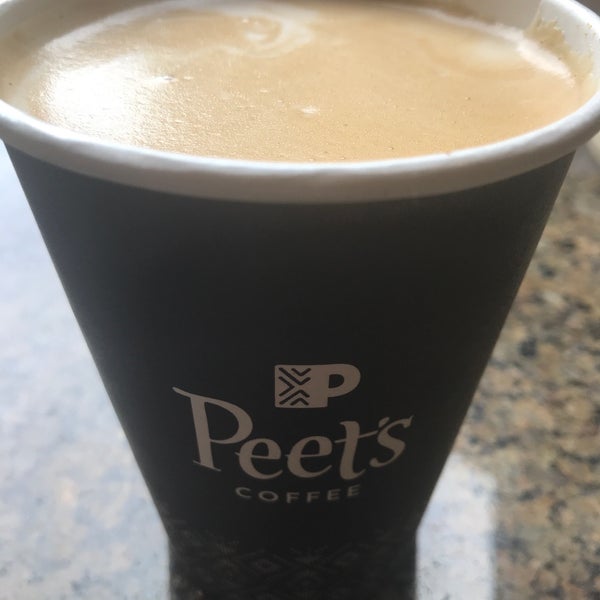 Foto tirada no(a) Peet&#39;s Coffee &amp; Tea por Dianna N. em 5/16/2019