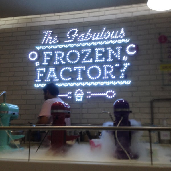 6/12/2015에 angel c.님이 The Fabulous Frozen Factory에서 찍은 사진