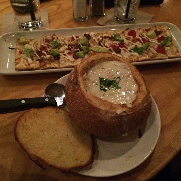Снимок сделан в BJ&#39;s Restaurant &amp; Brewhouse пользователем iPhone V. 3/7/2015