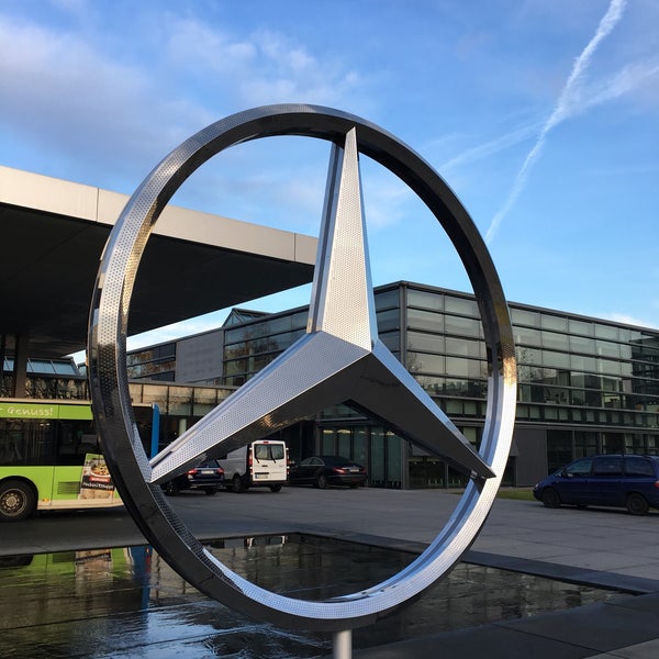 Photo taken at Mercedes-Benz Kundencenter by Bekir A. on 11/24/2016