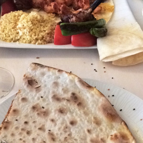 Das Foto wurde bei Kile Restaurant von Şükrü A. am 3/3/2018 aufgenommen