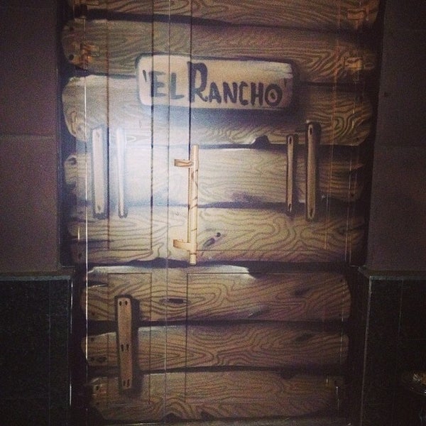 รูปภาพถ่ายที่ El Rancho cafe โดย El R. เมื่อ 3/27/2014