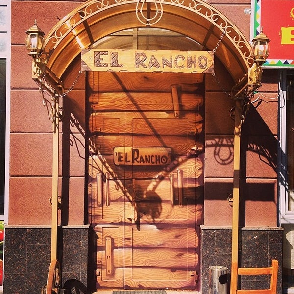 รูปภาพถ่ายที่ El Rancho cafe โดย El R. เมื่อ 4/21/2014
