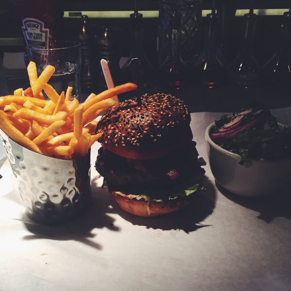 Photo taken at Burger &amp; Lobster by Thierry M. on 10/2/2015